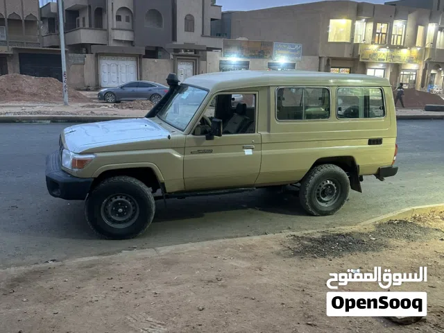 2010 تويوتا لاند كروزر Base