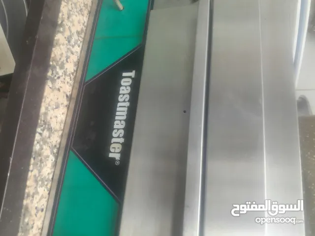 البيع قريل مستعمل نظيف مقاس 70في60ثري فاز ينفع من أجل مطاعم برجر والكبده والحواشي وثلاجه حجم كبير