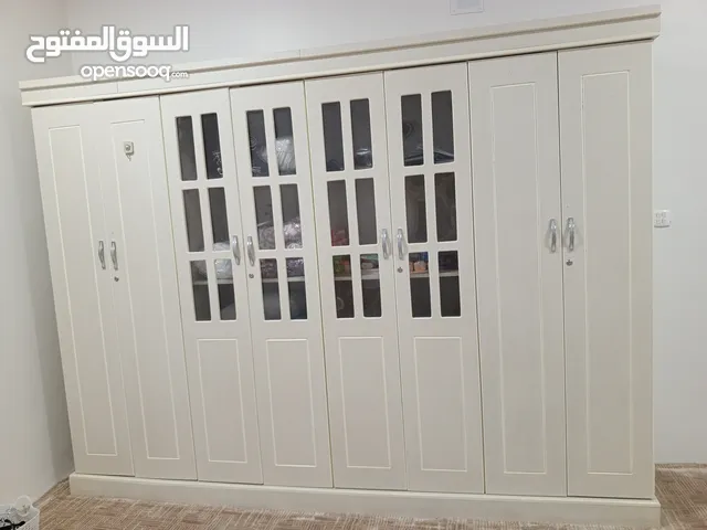 دولاب ملابس نظيف