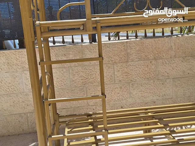 سرير حديد نوع ثقيل فرش حديد ثقيل للبيع الحاله جديد استعمال شهرين فقط