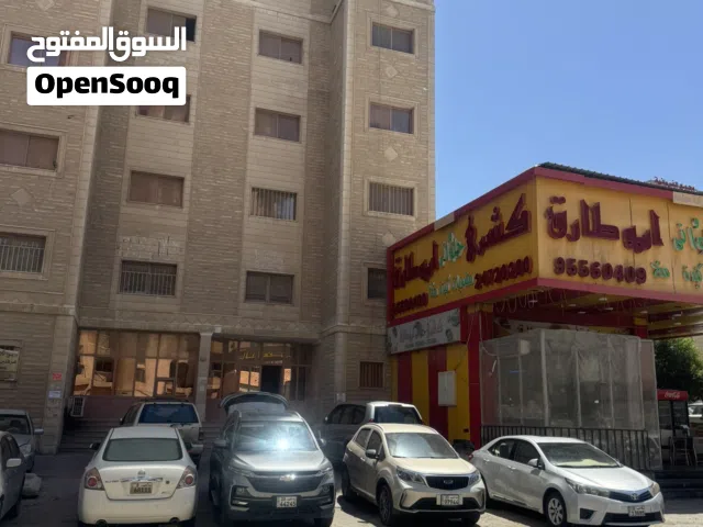 مطلوب شخصين لمشاركة غرفة داخل شقة بالفروانية