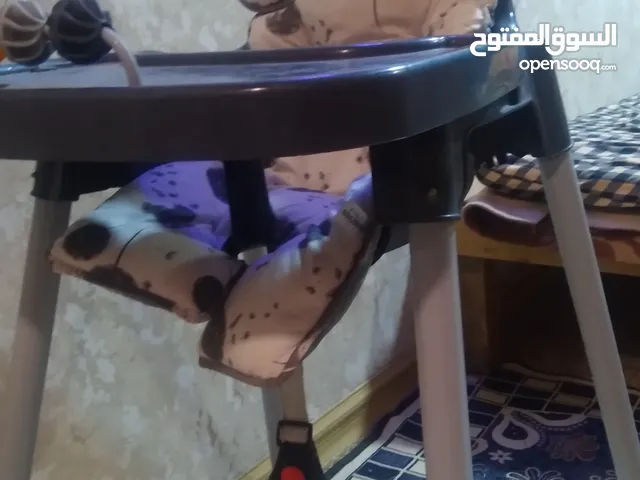 كرسي طعام للأطفال استعمال جدا قليل