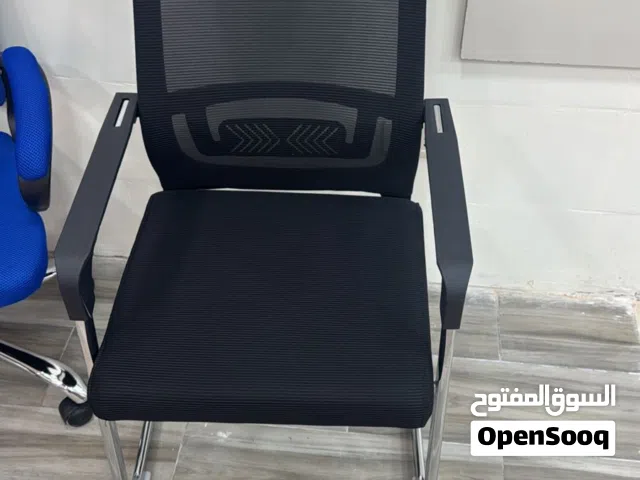 راحة وأناقة لمكتبك  كرسي مكتب بتصميم عصري ومريح  ظهر مريح من الشبك لدعم الظهر  قاعدة قوية من الستيل