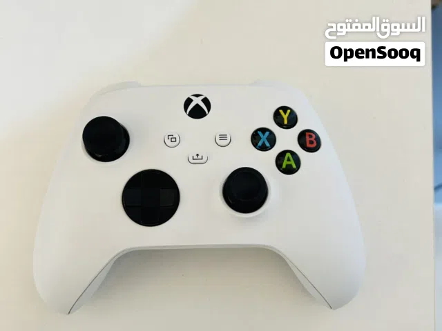 يد تحكم اكس بوكس سيريس إس اصليه اجت مع كرتونة الجهاز حالتها مثل الجديده ما فيها ولا شخط و ولا اي عطل