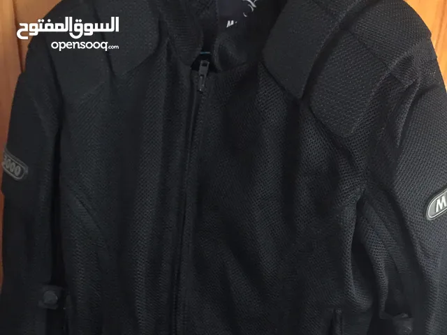 مستلزمات وملابس أمان الدراجة جاكيتات و خوذ و اكسسوارات مختلفة
