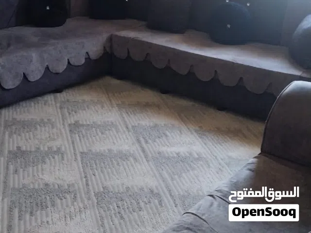 طقم كنب كورنر لون سكني بحالة جيدة للبيع
