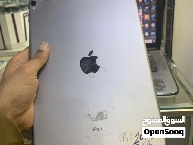 عرطه ايباد برو 10.5 ذاكره 64. شرخ بسيط