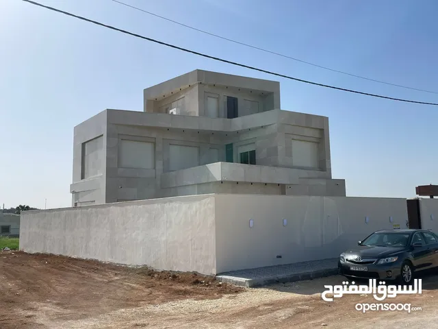 385 m2 4 Bedrooms Villa for Sale in Amman Al Jizah