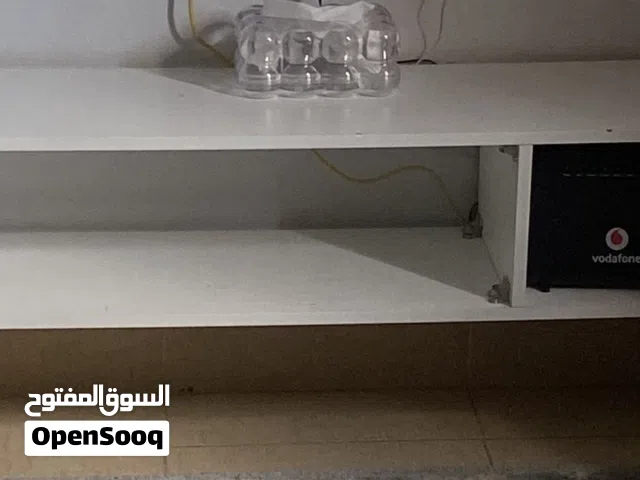 وحدة تلفزيون للبيع بحاله ممتازه Tv unit