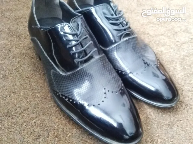 حذاء رسمي للبيع بسعر مغري