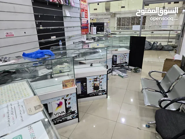 للبيع ديكور مع باترينات محل تلفونات