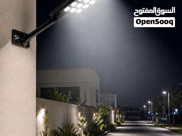 التوصيل مجاني. مصباح انارة شوارع LED 7102B بالطاقة الشمسية