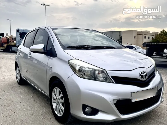 Yaris HATCHBACK 2012