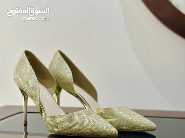 Gold With Heels in Muscat