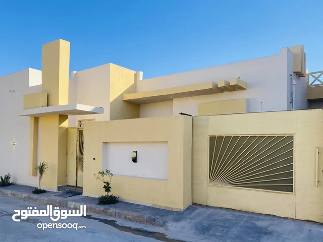 223 m2 4 Bedrooms Townhouse for Sale in Tripoli Ain Zara