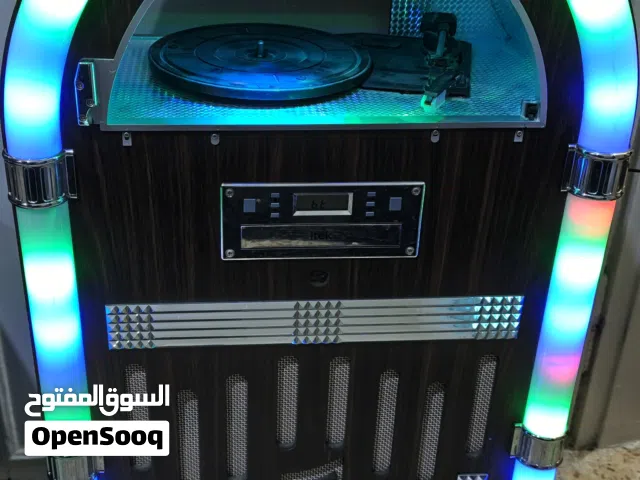 للبيع جوك بوكس ديكور فاخر   شغال ممتاز وفيه:  بلوتوث CD / سيدي  تشغيل أقراص  إضاءة LED كامل