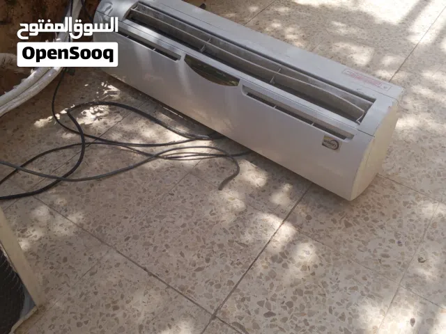 مكيف طن ونص عادي بسعر حرق شغال بحاله ممتازه