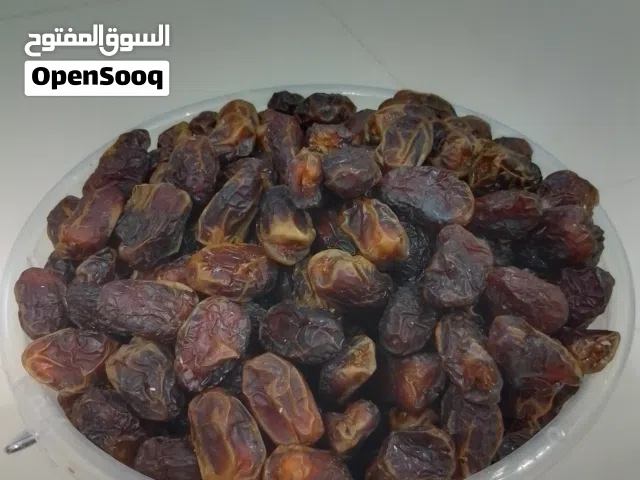 تمر فرض وخنيزي وقش طبق نثري منقاي ومرتب