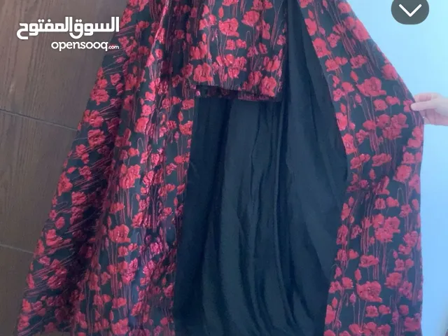 فستان ماركة Bebe للبيع ملبوس مره واحده يعتبر فستان بدله ناعمه