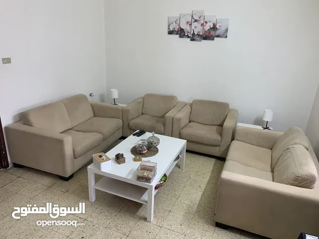 طقم كنب امريكي من شركة the one مختوم .. مكون من مفرد عدد 2 + مجوز عدد 2 خالي من اي عيوب