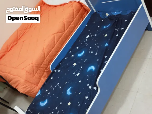 سرير أطفال للبيع