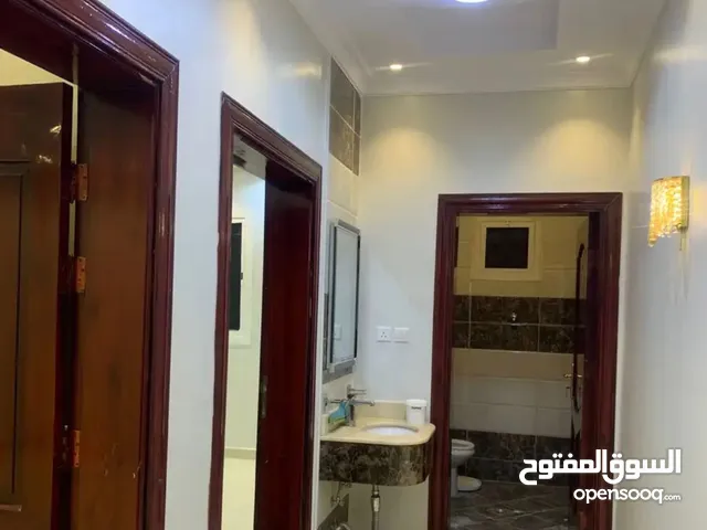 175 m2 4 Bedrooms Apartments for Rent in Al Madinah Ar Ranuna