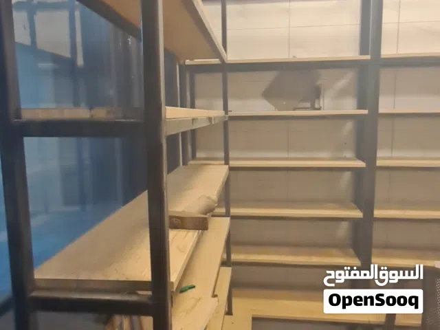 رفوف محل عطور