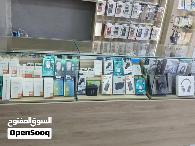 بوث اكسسوار كامل للبيع مع البضاعة الاجار مدفوع لسنة كاملة