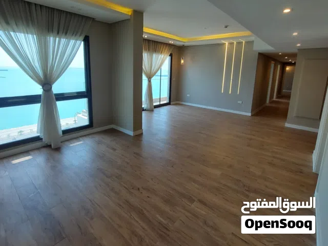 شقة 3 غرف + غرفة خادمة نصف مفروشة 150متر مربع،