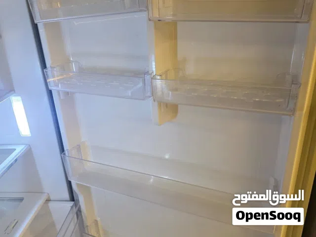 Samsung Refrigerator RT5962CTBWW/JD – Excellent Working Condition Samsung double-door refrigerator
