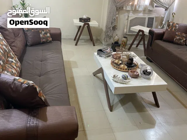 طاولة وسطيه