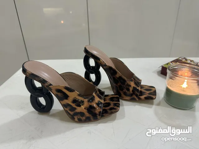 أحذية جديدة للبيع