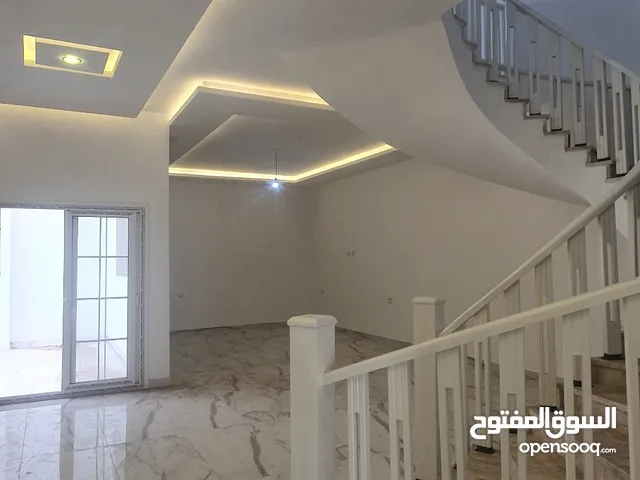 400m2 4 Bedrooms Villa for Sale in Tripoli Ain Zara
