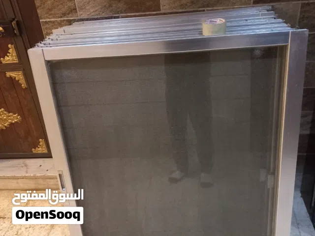 شبابيك المنيوم بحال الوكاله مستعمل مع كامل اكسسوارات لون سلفر عرض 200 ارتفاع 125 عدد 20