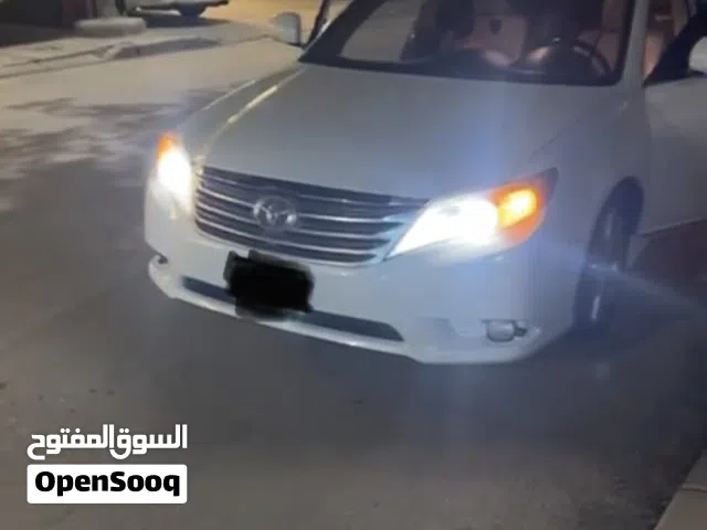 2011 تويوتا افالون Limited