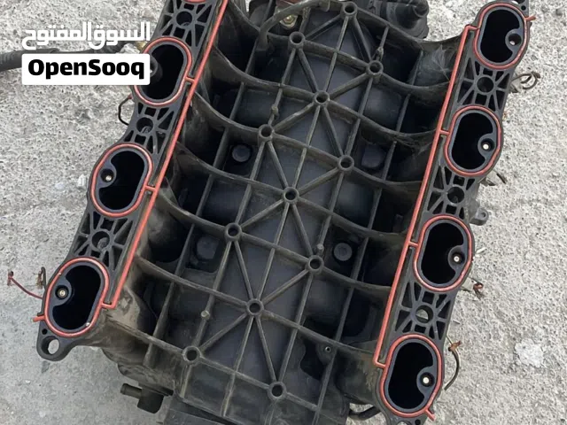 ثلاجة ستيشن راكبه ع لكزس 400 مع كامل اغراضها