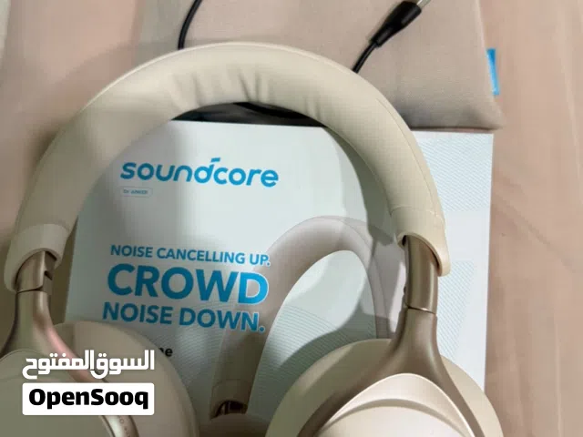 Soundcore استخدام قليل جدا شبه جديده معها كل اشي