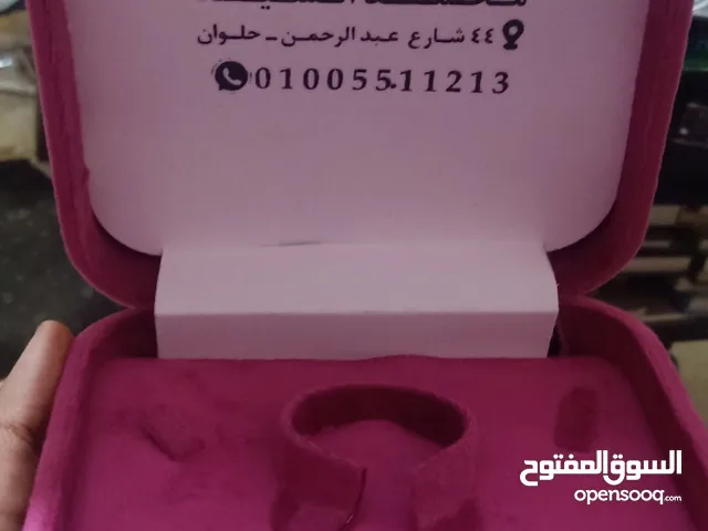 علبة مجوهرات الخطوبة فارغة