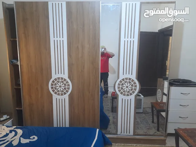 غرفة نوم استعمال خفيف جدا من افرهوم تركيه بحالة الوكاله لايوجد فيها ولا شخط بسعر مناسب