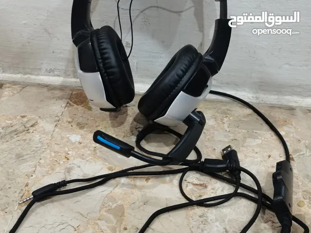 Headset, netgear router, led lg monitor