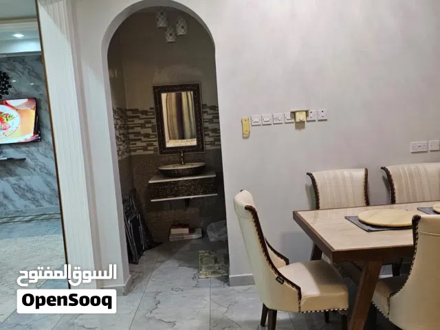 فيلا طابقين منفصله ومبنى من ثلاث شقق منفصله للبيع كل شقه ملكيه منفصله بالعامرات الأولى