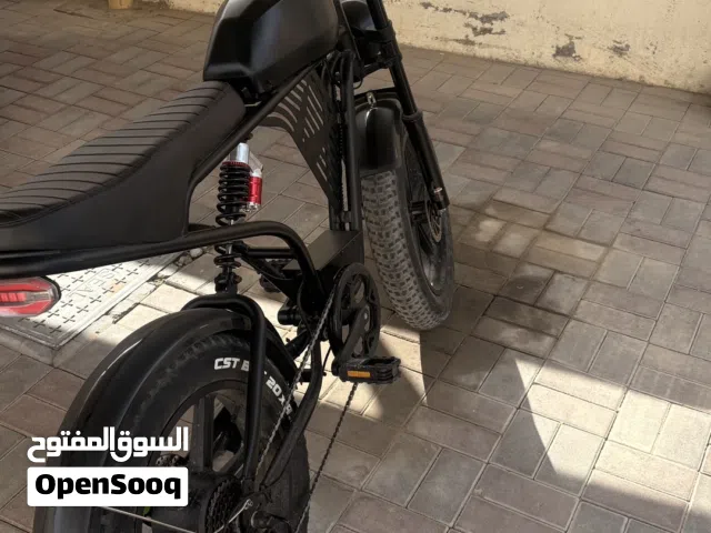 سكوتر كهربائي وسيكل في نفس الوقت