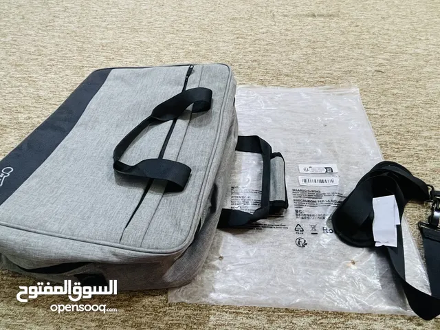 حقيبة لابتوب لجميع الاحجاام ، ممتازه جداا ، جديد غير مستخدم ، لون مميز رصاصي .