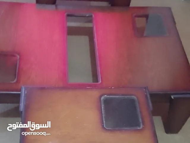 كنب غرفة ضيوف مع طاولات صغيره عدد2 وواحده كبيره بحالة جيده جدا السعر قابل للتفاوض بشي بسيط