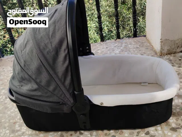 سرير أطفال جديد