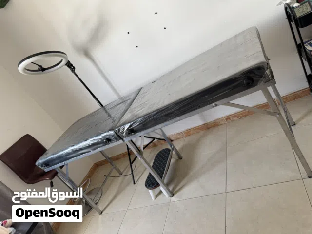 سرير قابل للطي للعناية والتجميل