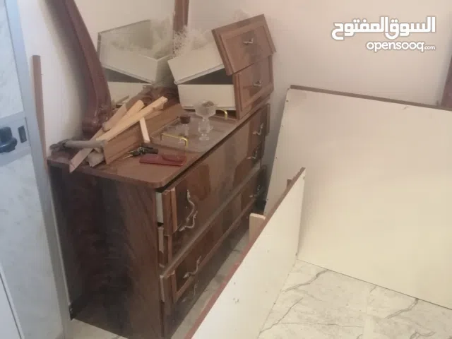 فني فك وتركيب وصيانة اتات وابواب منازل طرابلس..