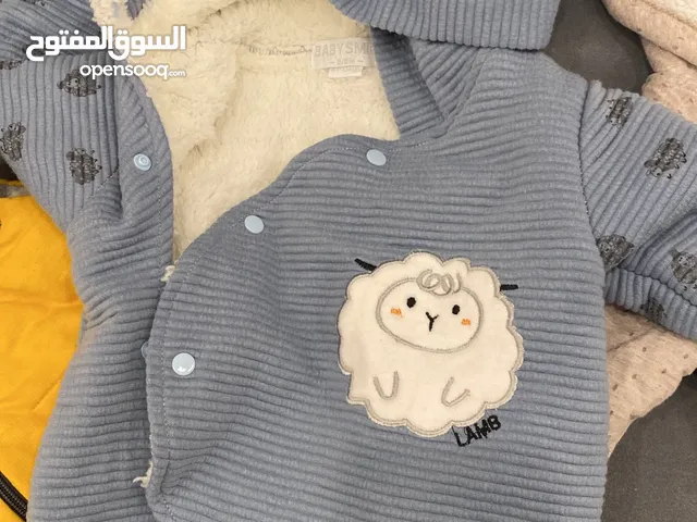 للبيع ملابس مواليد وأطفال من عمر حديثي الولادة حتى 3 سنوات ونصف قطعه بربع دينار