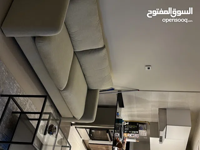 كنب ( صوفا ) ثلاثية بحالة ممتازة