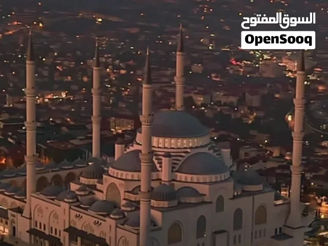 بضاعة ملابس تقريبا 1000 قطعة مشكلة